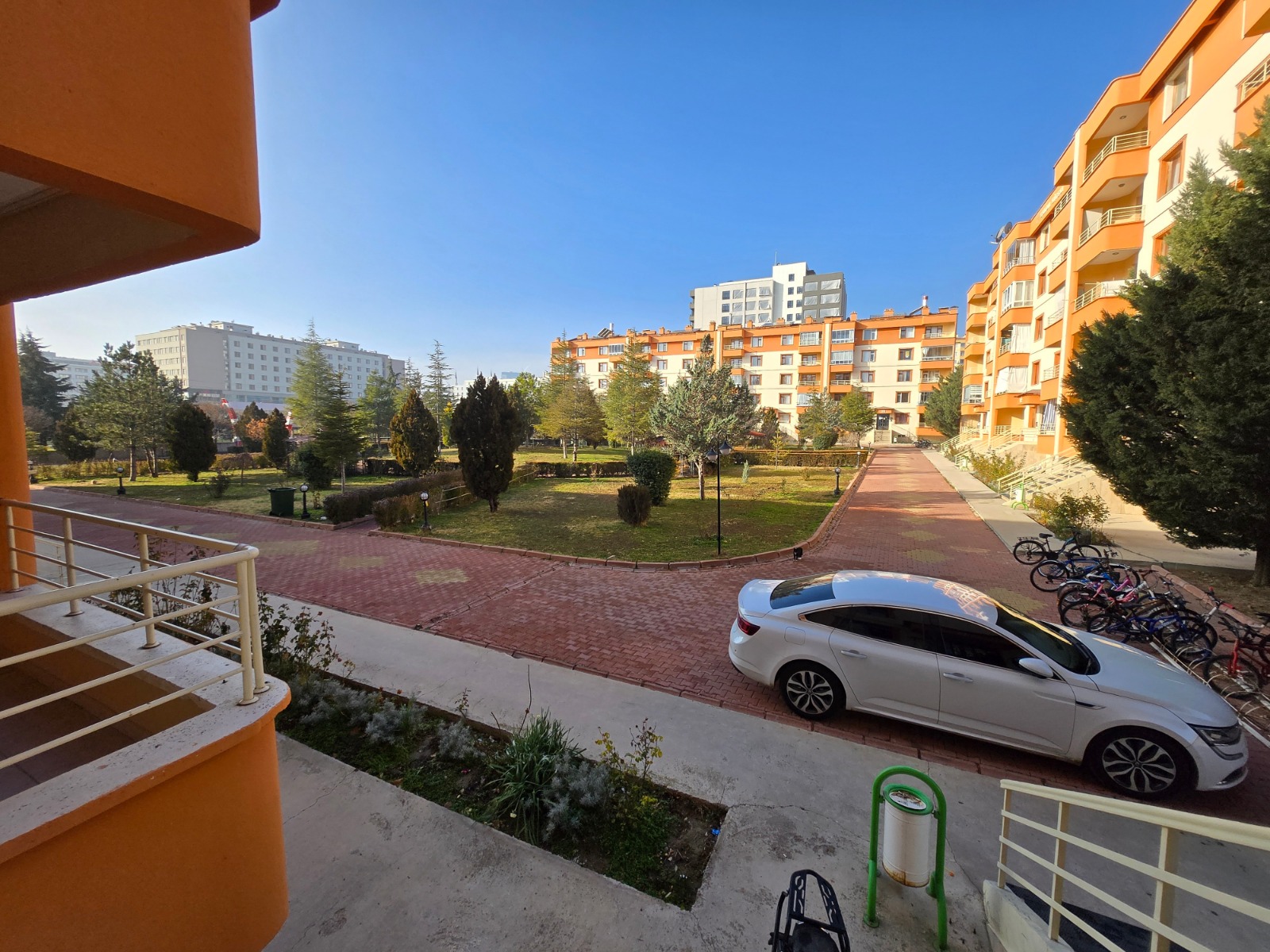 MABEL'DEN BOSNAHERSEK MAH ESKON SİTESİNDE 2+1 SATILIK DAİRE